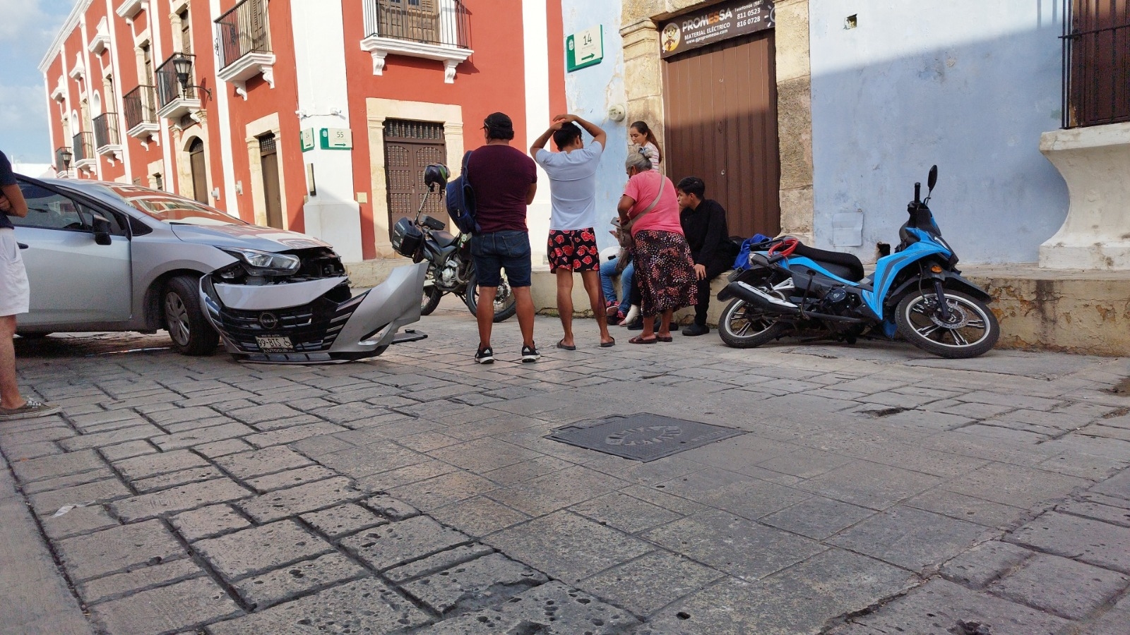 Conductora causa accidente y lesiona a motociclista en Campeche