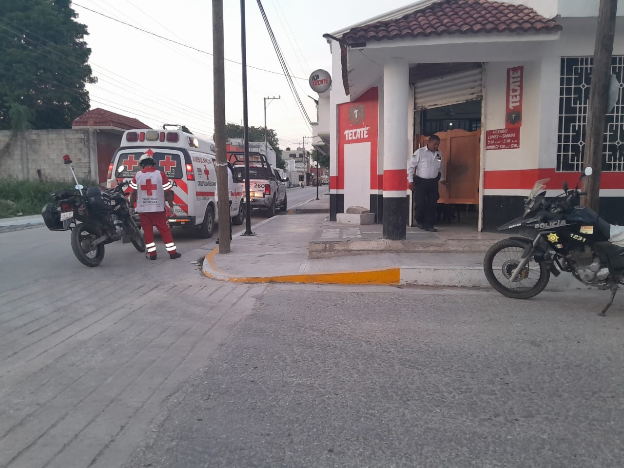 Le cortan el cuello a una mujer dentro de un bar en Escárcega