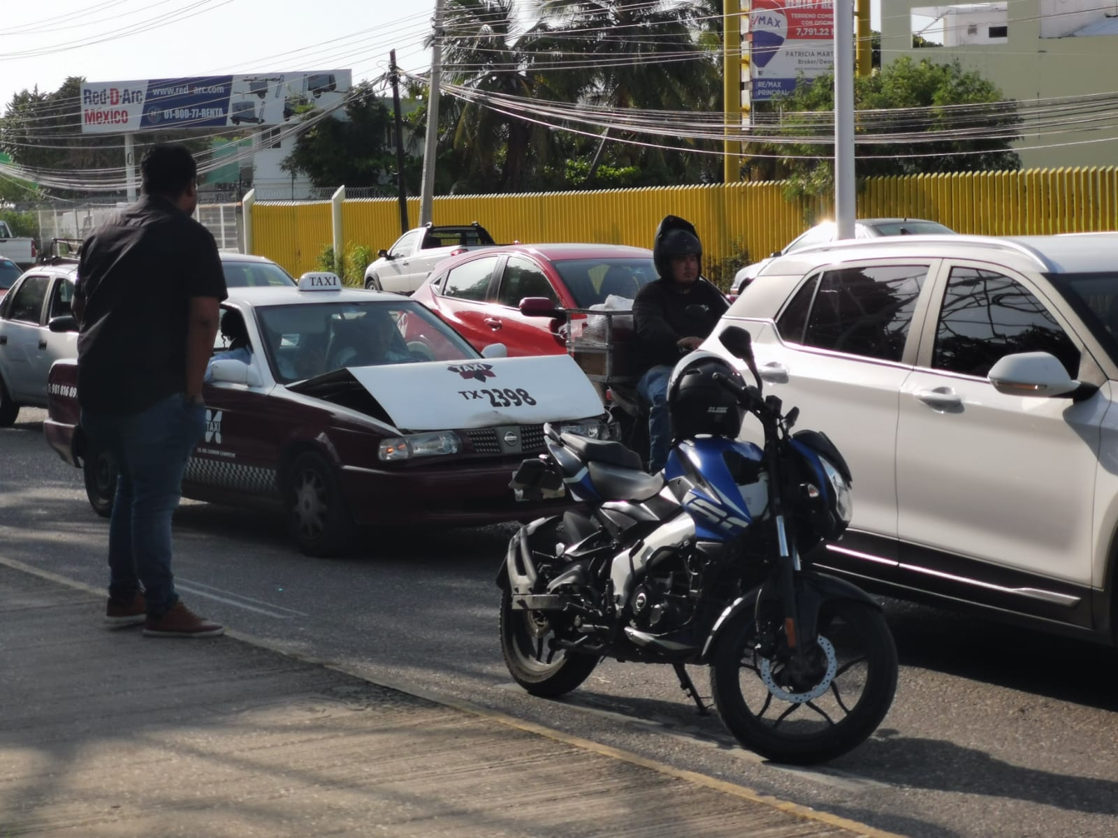 'Cadena' de choques en Ciudad del Carmen provoca caos vial