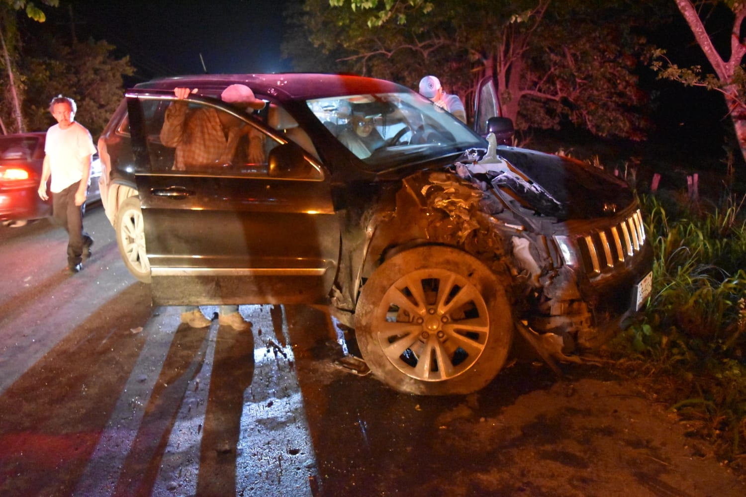 Choque entre taxi y camioneta deja un lesionado en Escárcega