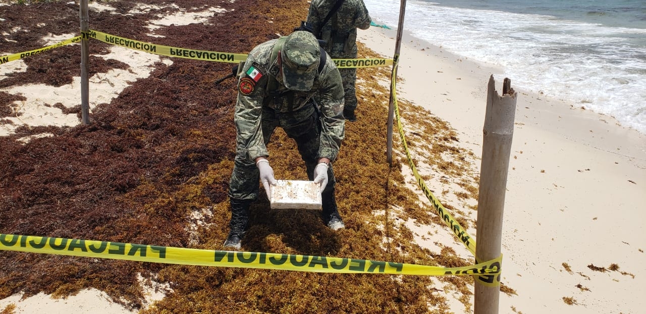 Recalan 30 paquetes de droga en playas de Quintana Roo