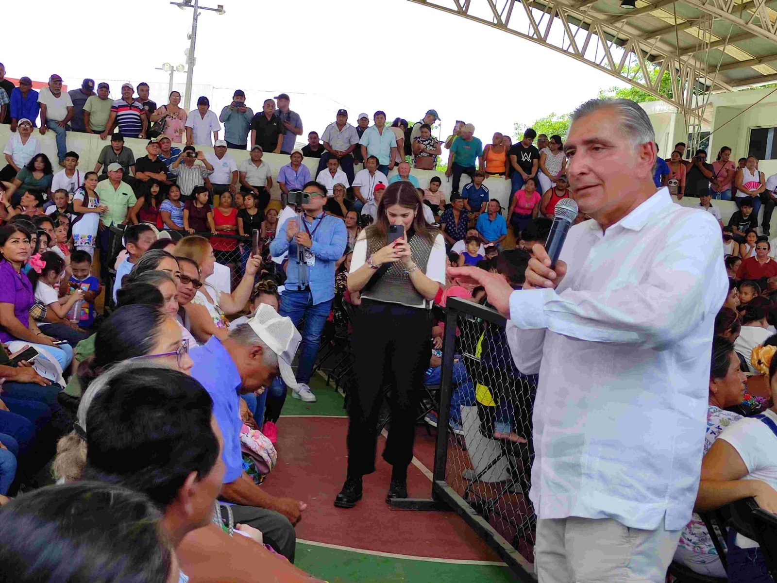 Adán Augusto López declara lucha contra la desigualdad en asambleas al Sur y Oriente de Yucatán