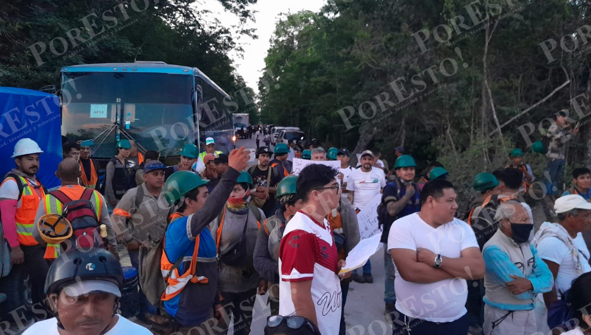 Habitantes en Playa del Carmen bloquean acceso a las obras del Tren Maya; exigen agua y luz