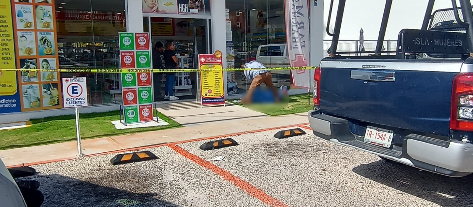 Mujer muere tras desmayarse enfrente de una farmacia en Isla Mujeres