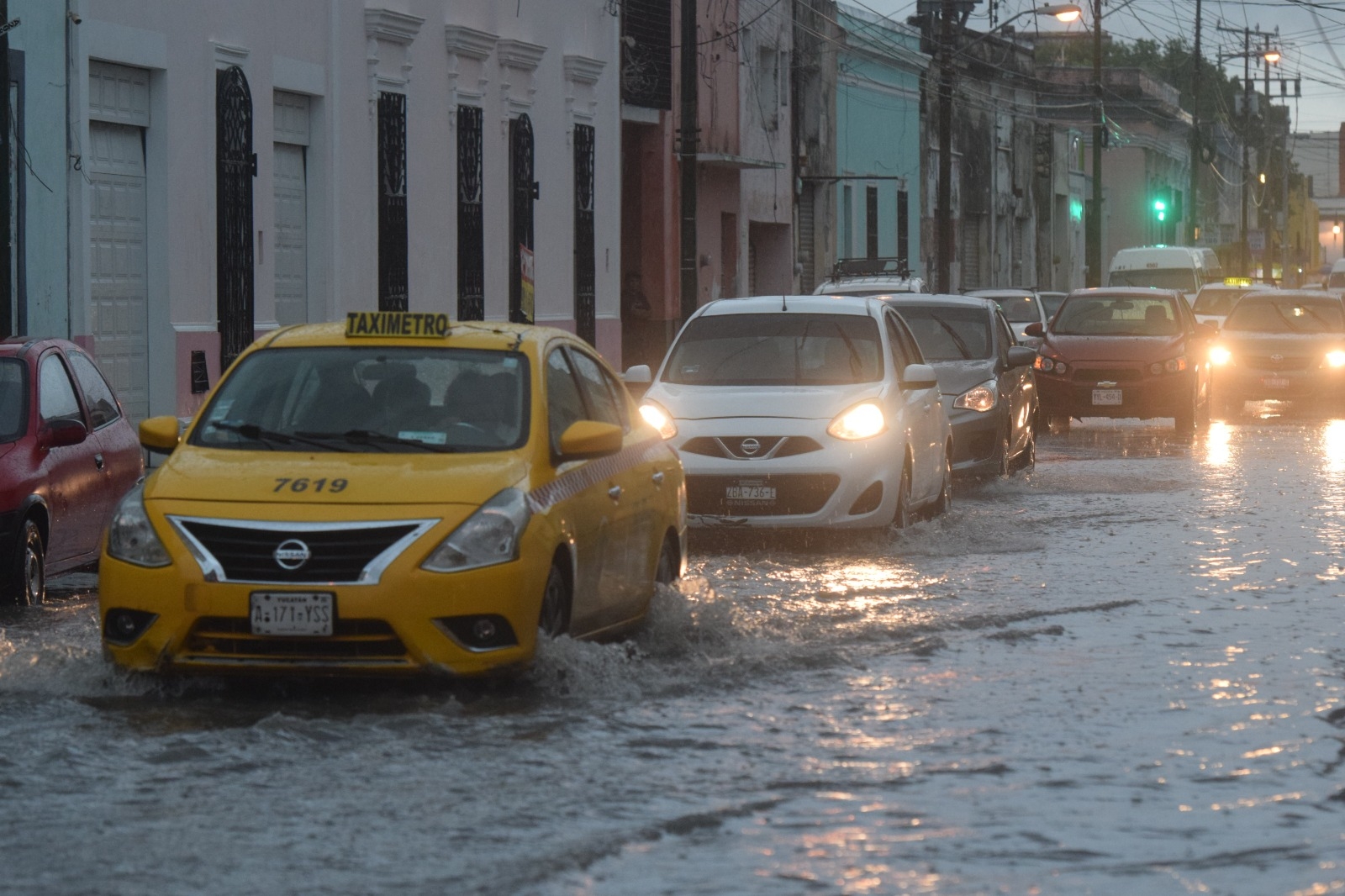 Onda Tropical 16 se aproxima a la Península de Yucatán; continuarán las lluvias