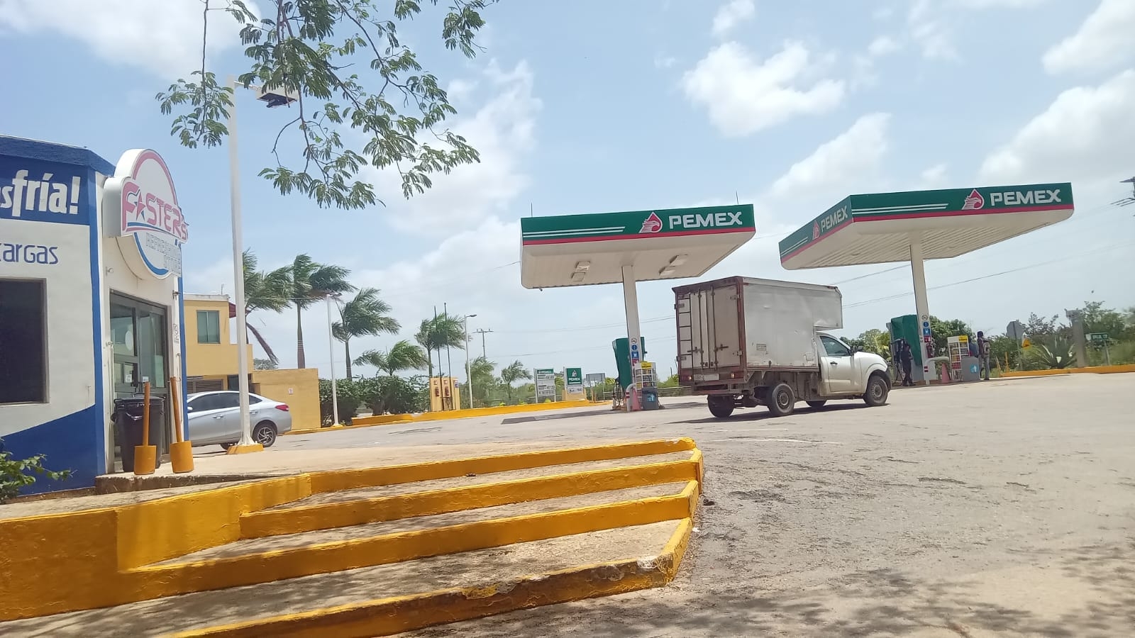 Hombres armados roban 30 mil pesos de una gasolinera en Dzibalché