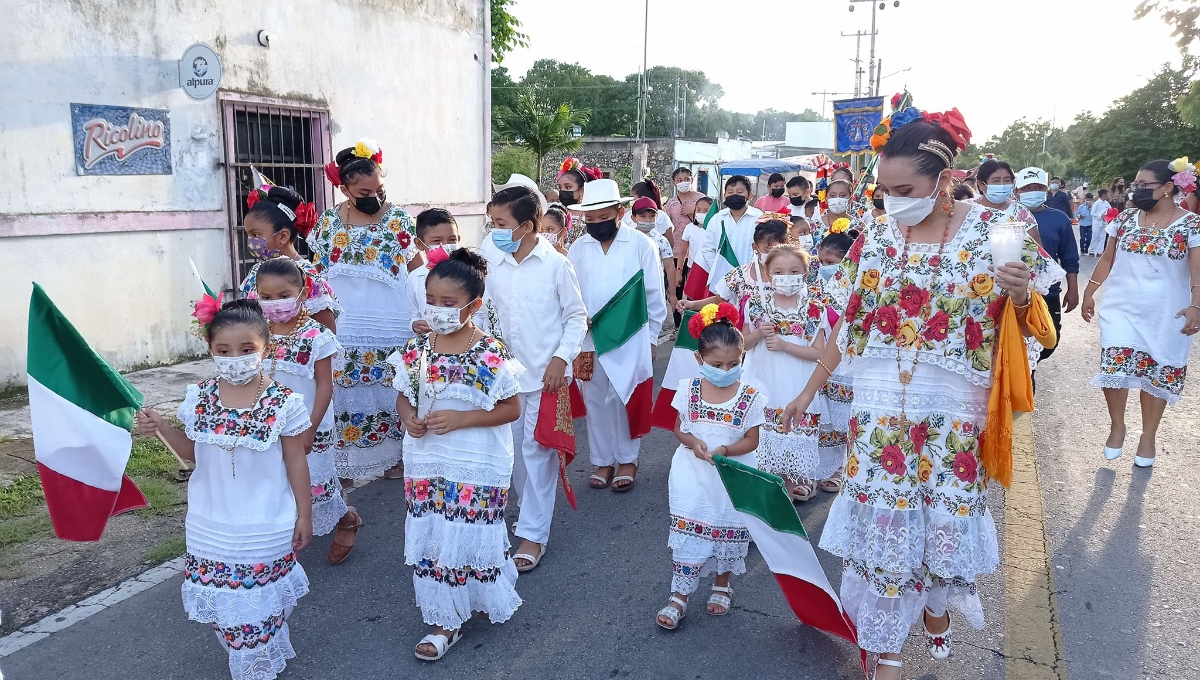 Con estandartes y voladores, gremios de Uayma inician la fiesta tradicional