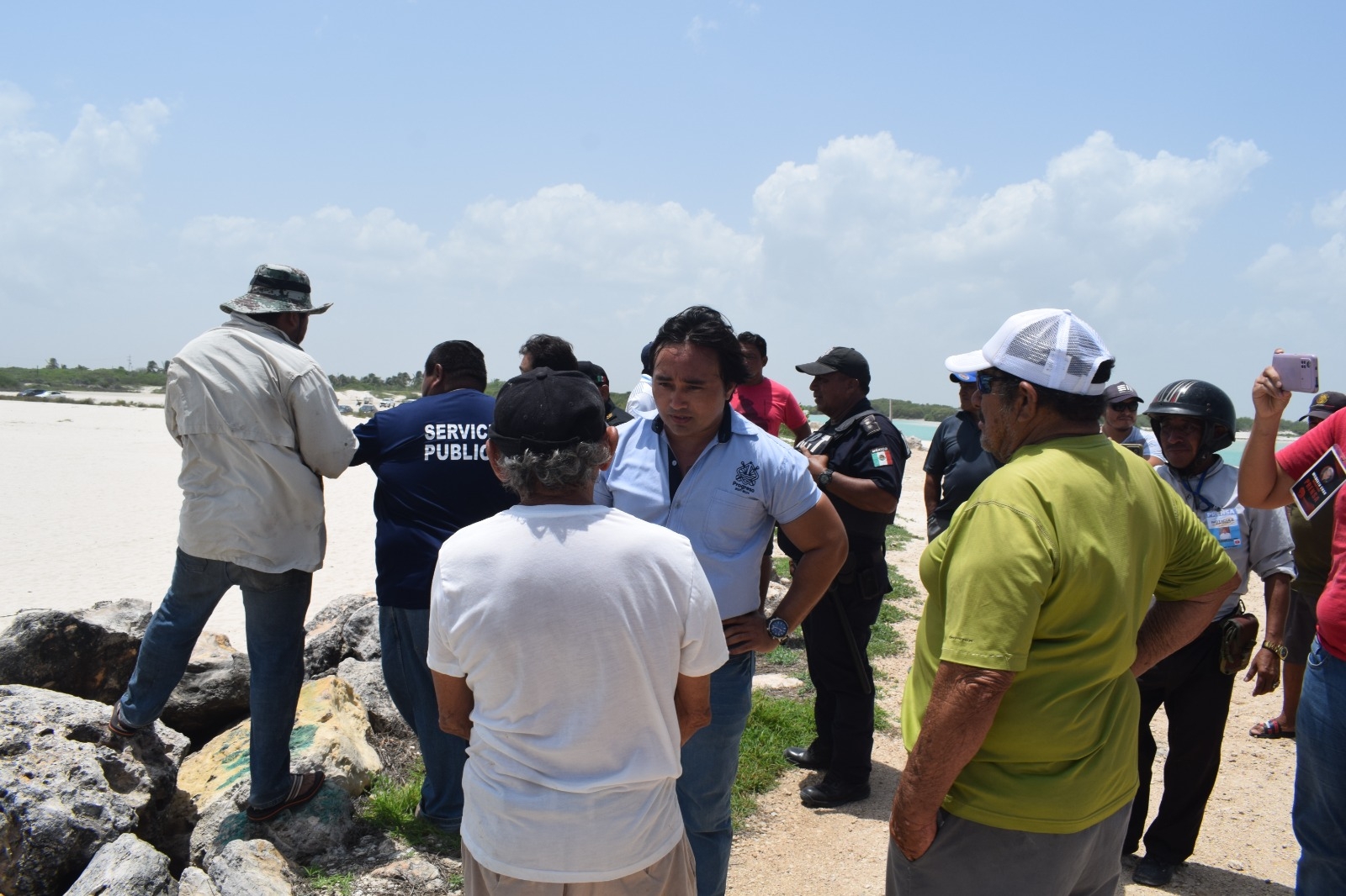 Pescadores enfrentan al Ayuntamiento de Progreso por saquear las dunas de Chuburná