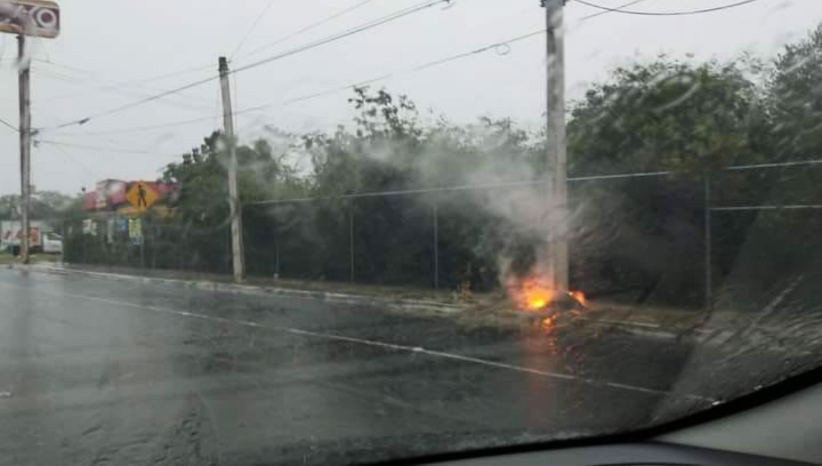 Cortocircuito deja sin luz a vecinos del fraccionamiento Los Héroes de Mérida