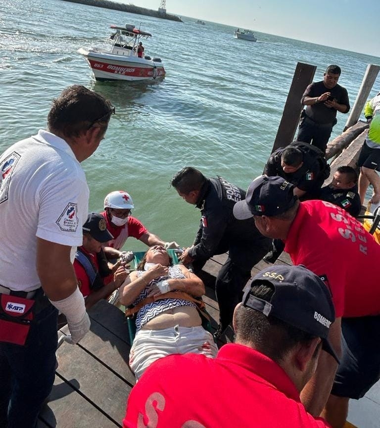 El fuerte impactó mandó a una mujer al hospital