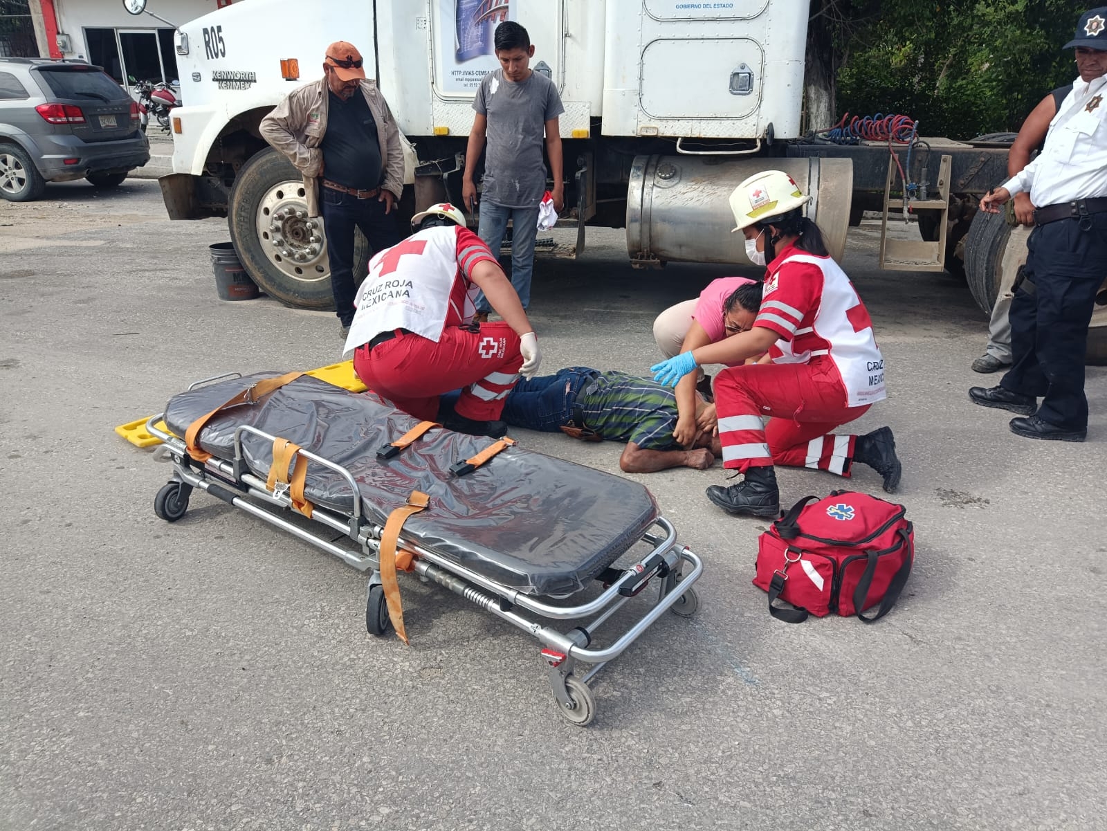 Caballo desbocado embiste a un motociclista en Escárcega