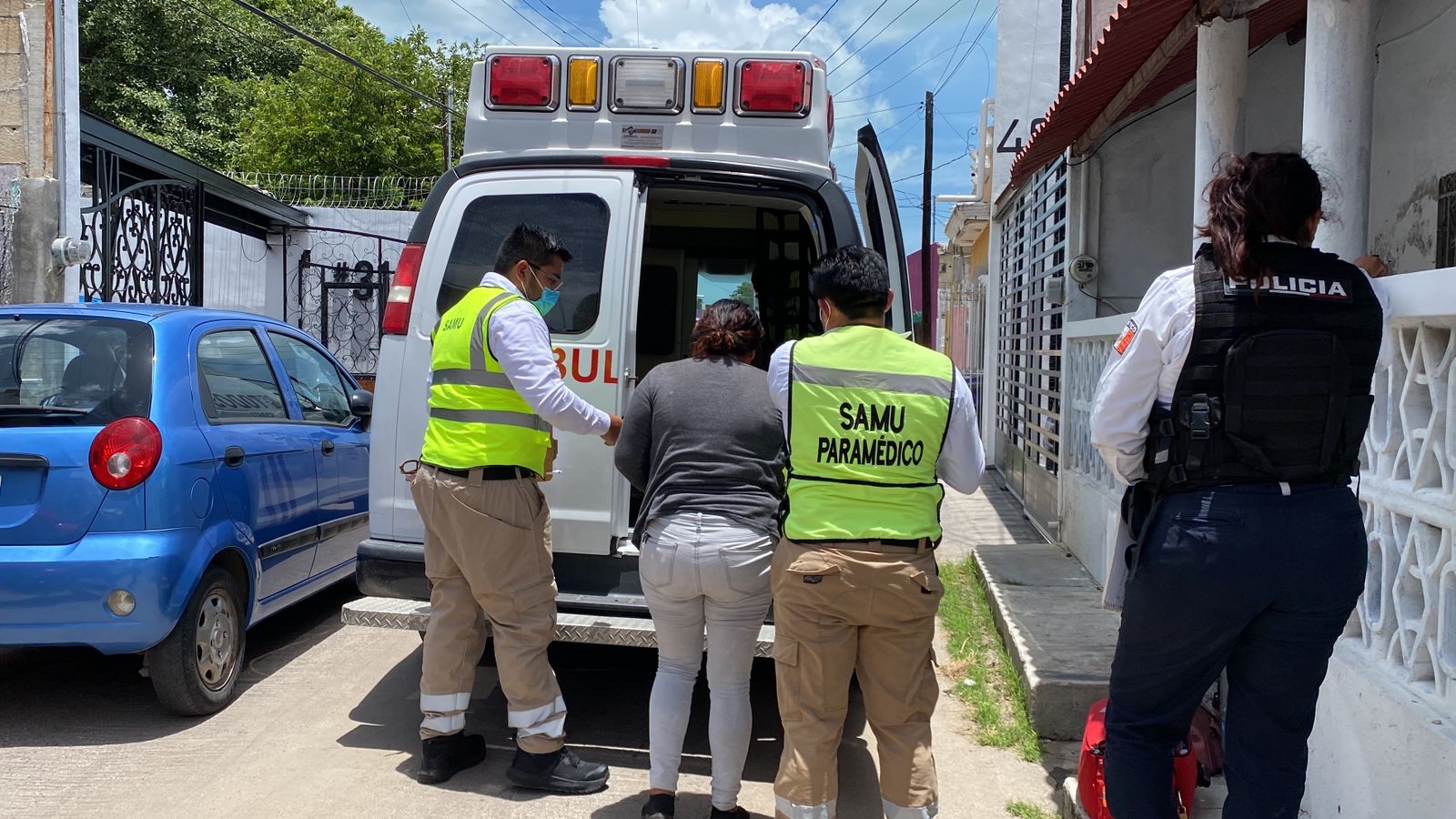 Conductor atropella a una motociclista y huye a su casa en Campeche