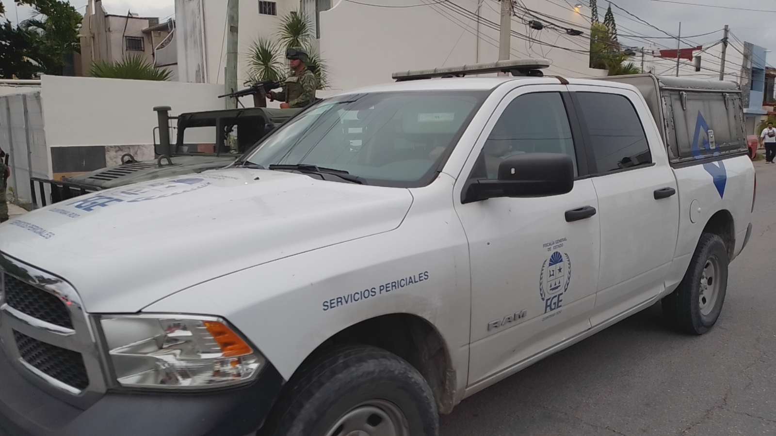 Autoridades realizan un cateo en un inmueble, donde trasciende hay mujeres involucradas