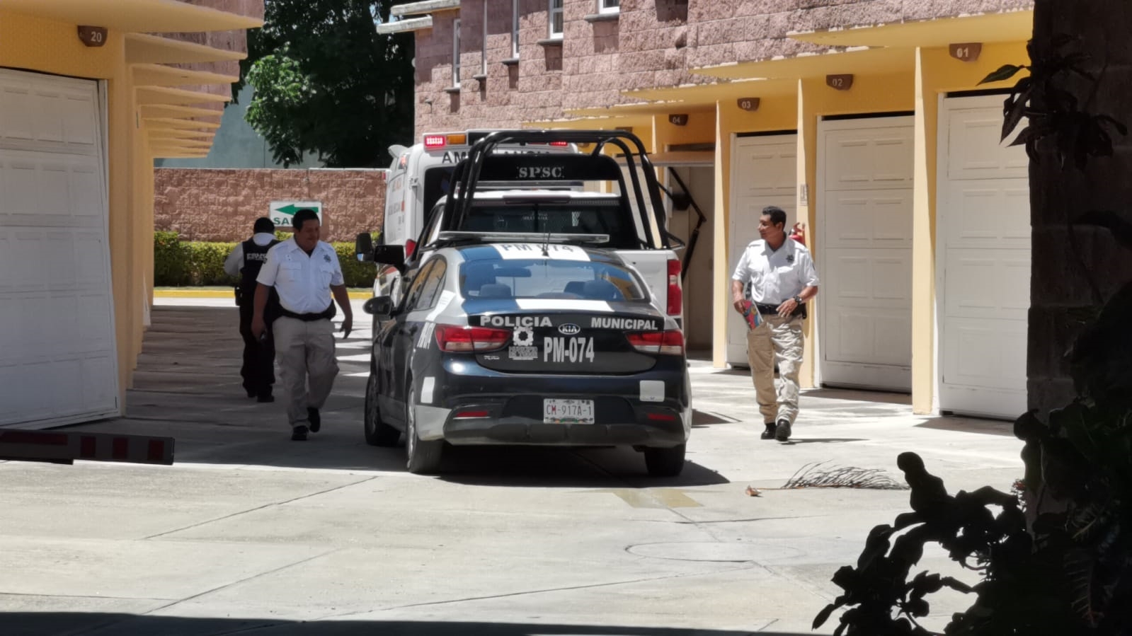 Hombre causa terror en un motel de Ciudad del Carmen; pensaron que estaba muerto