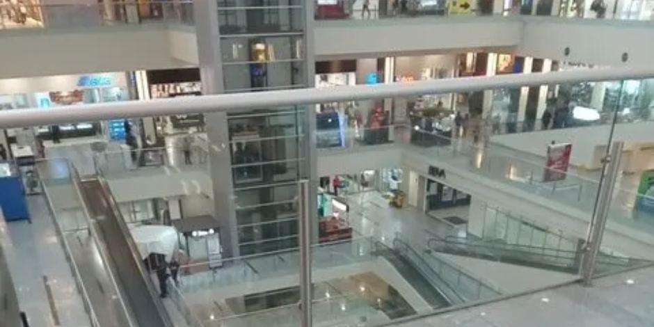 Muere hombre al caer del último piso de la plaza Town Center El Rosario, en CDMX