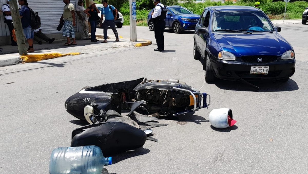 El coche golpeó fuertemente a la unidad ligera, cuyos ocupantes fueron arrastrados cerca de dos metros