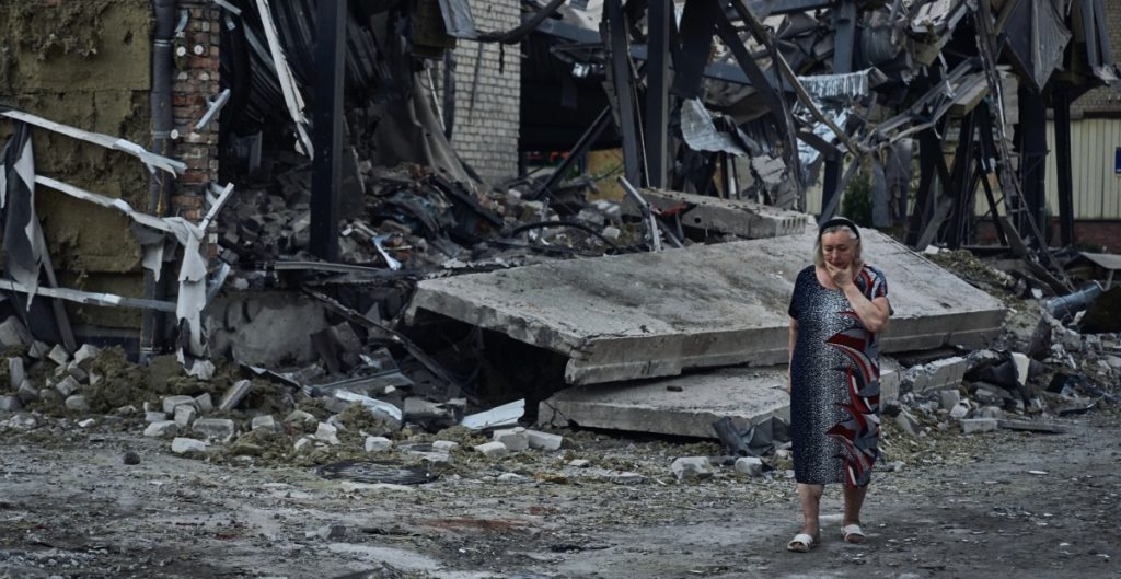 Bombardeos rusos sobre un hospital y una escuela en Ucrania dejan tres heridos