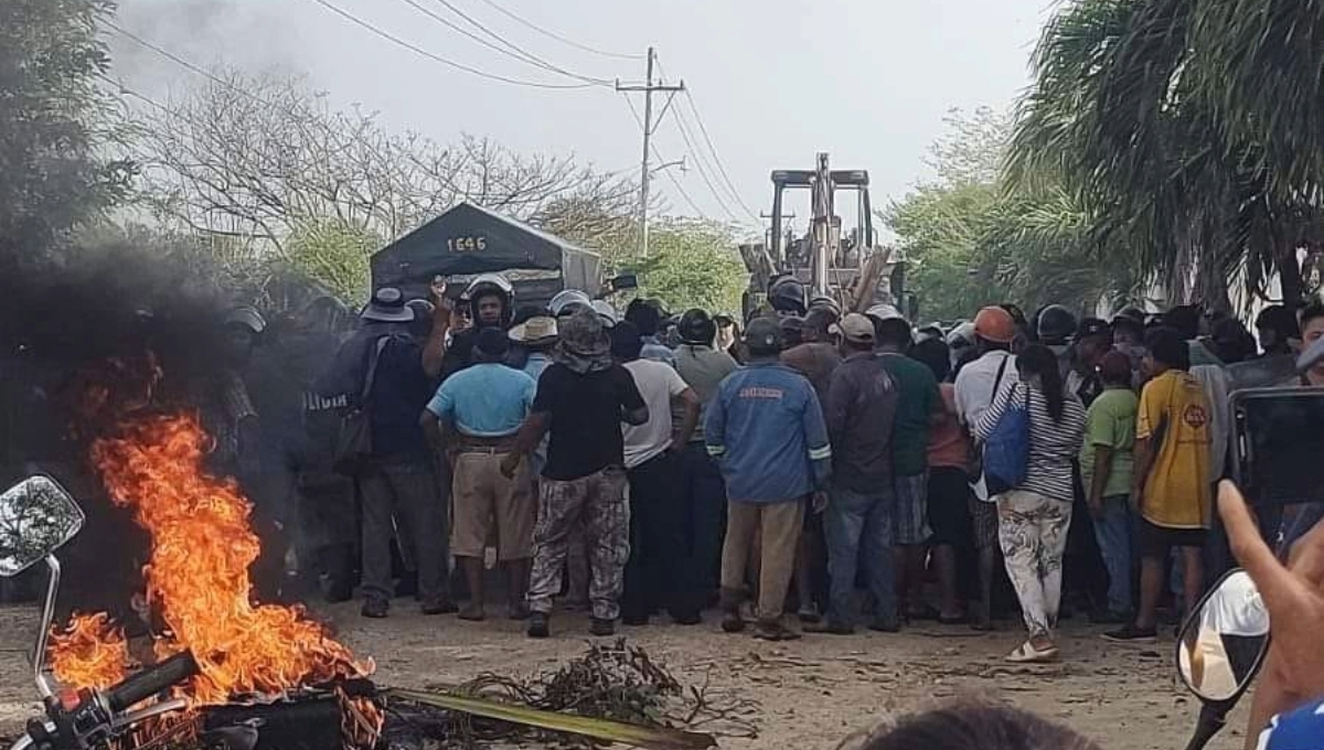 Bloqueo en Ixil: Enfrentamiento con campesinos deja a tres policías lesionados