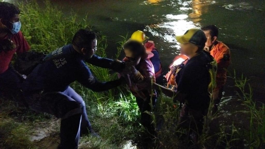 Restacan a mujer migrante y a su hijo de cuatro meses tras quedar atrapados en el Río Bravo
