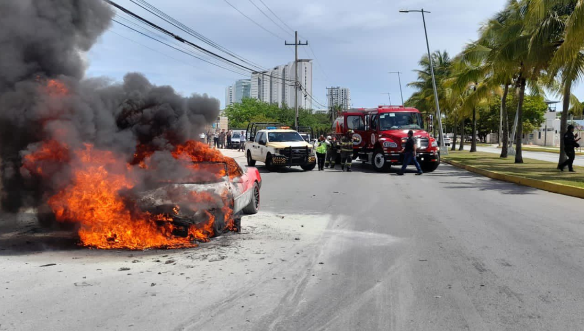 Por el incendio se tuvo que cerrar la circulación en la avenida Bonampak