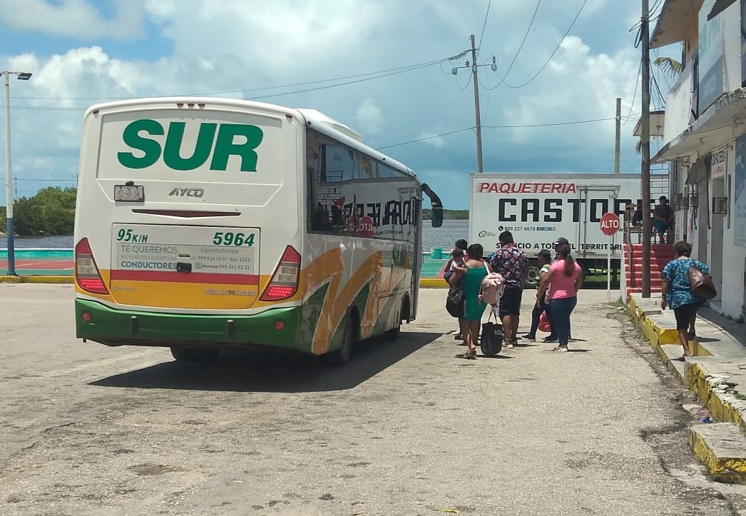 Mucha movilidad se dio este domingo en la Terminal de Autobuses de Sabancuy ante el término del periodo vacacional