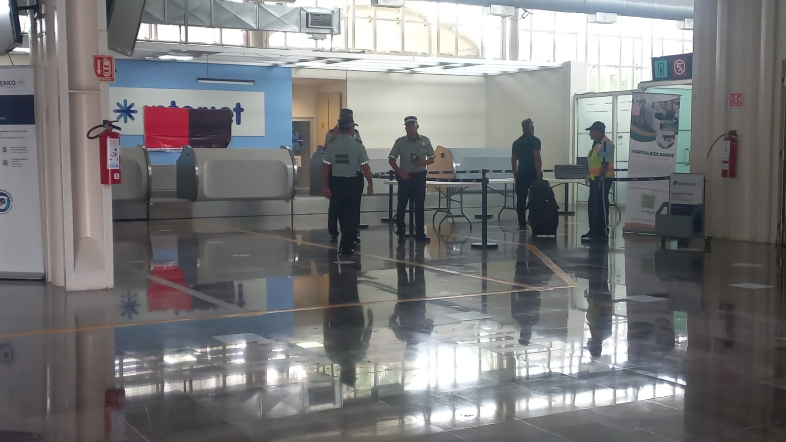 Autoridades de seguridad se ecuentran en el aeropuerto de Mérida