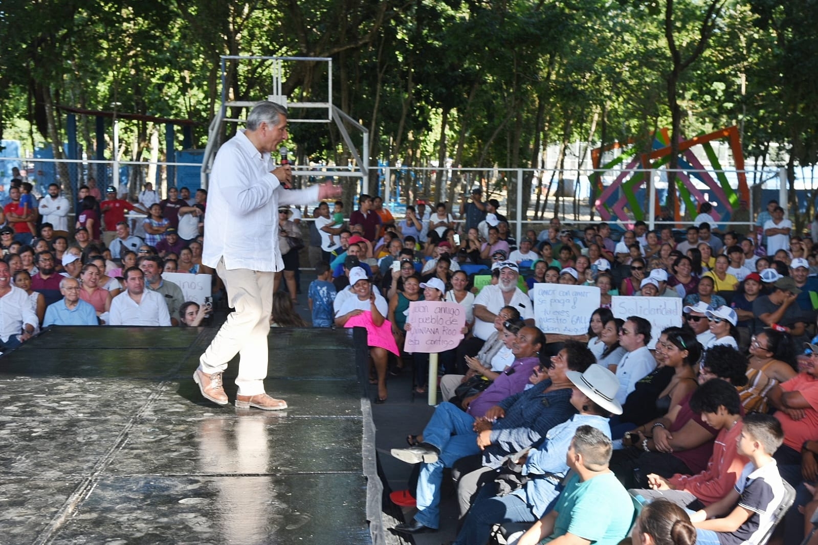 Adán Augusto López cerró su gira por Quintana Roo con una asamblea en Cancún