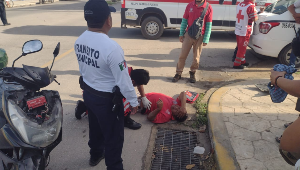 Elemento de Protección Civil se estrella contra un taxi en Felipe Carrillo Puerto