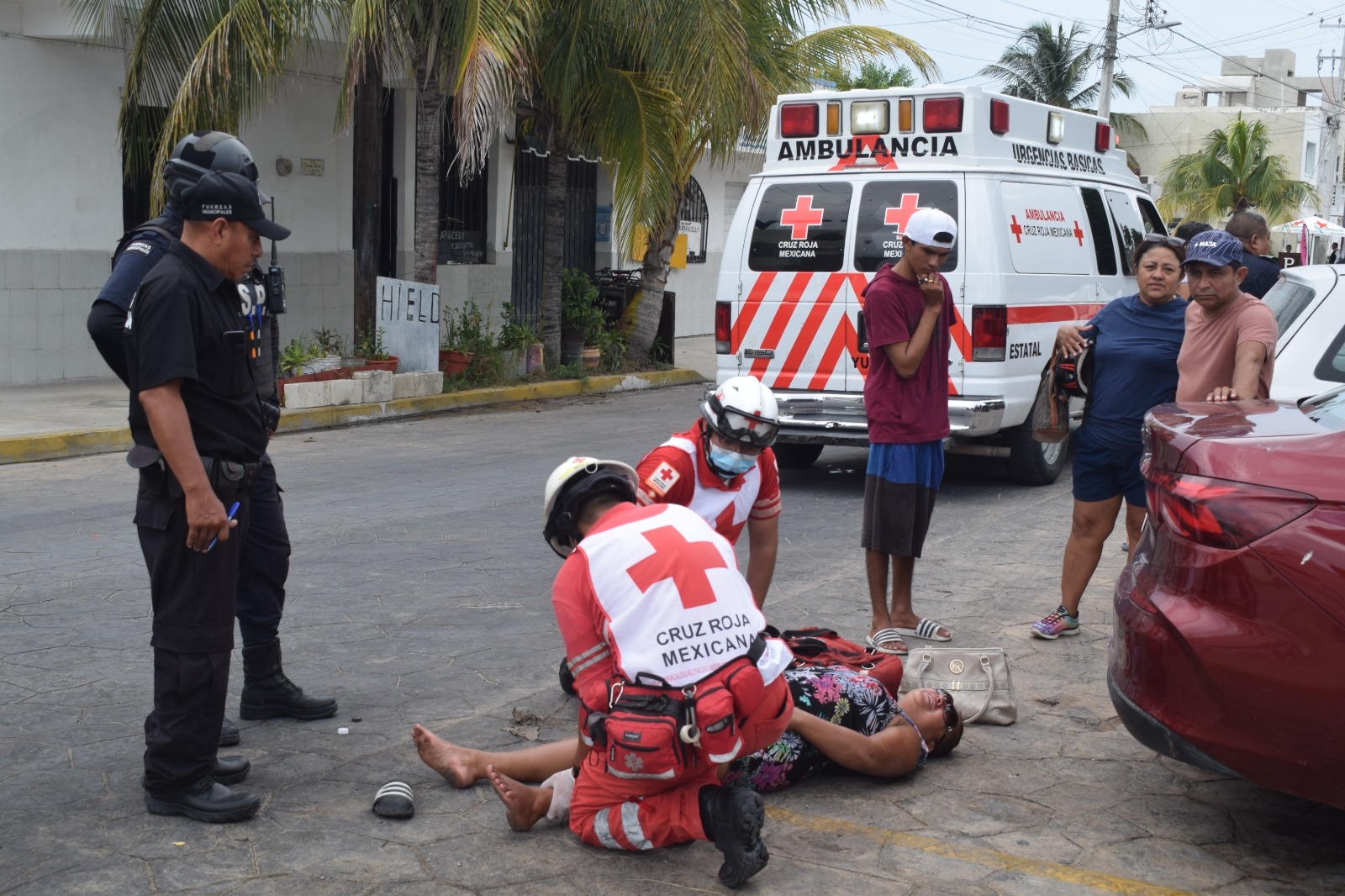 La mujer fue trasladada a un hospital debido a que se quejaba de dolor