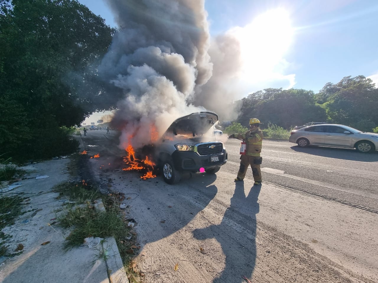 La camioneta quedó reducida por el fuego