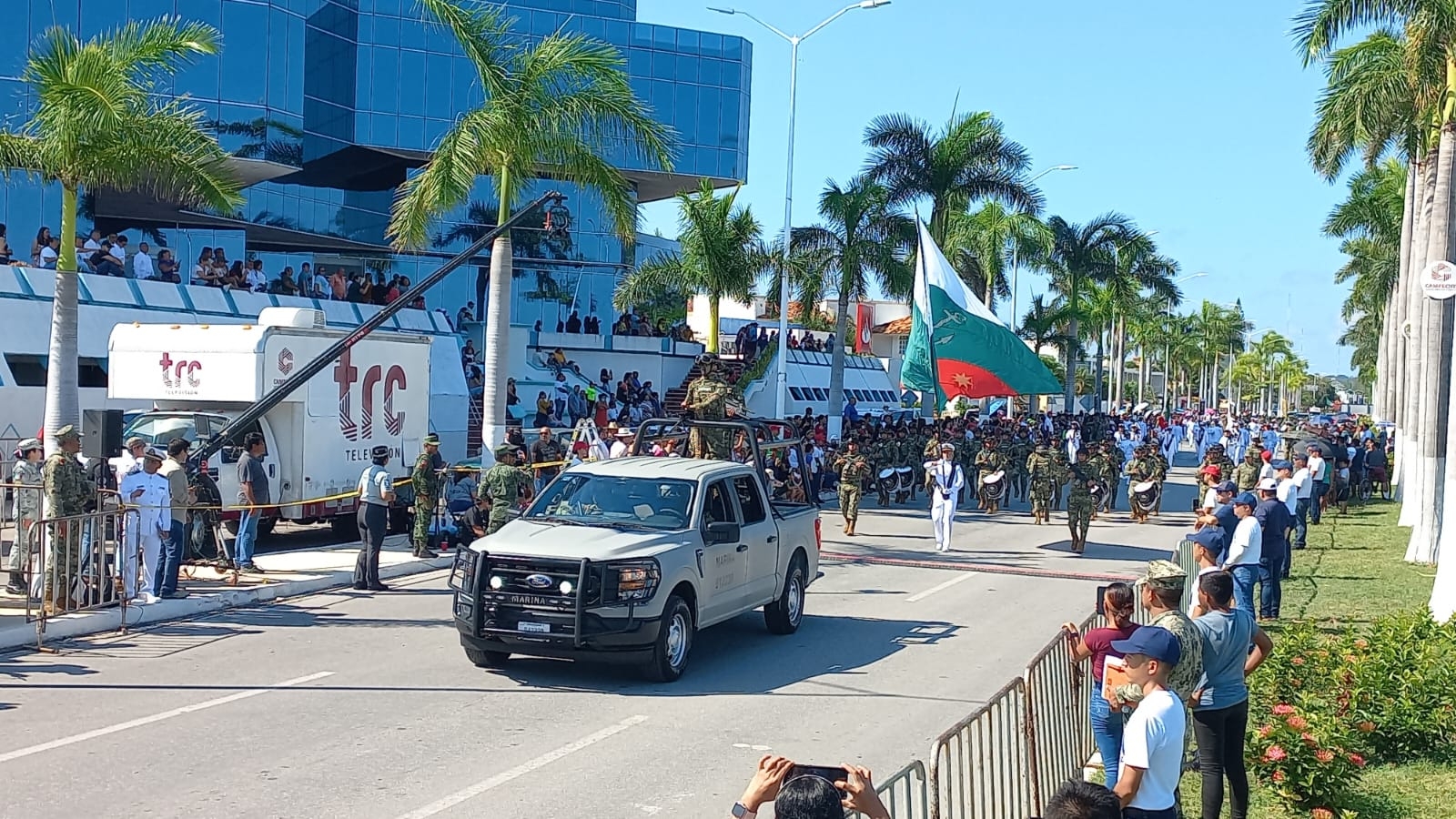 Comienza el Desfile Cívico Militar por la Independencia de México en Campeche: EN VIVO