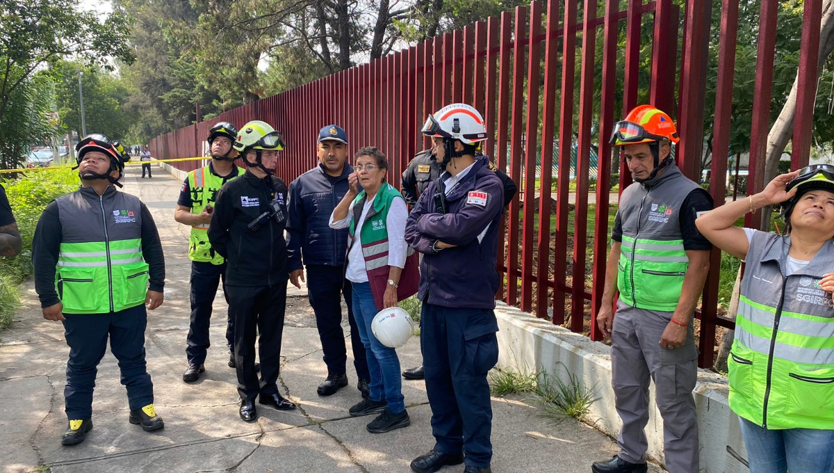 Hombre escala torre de la Línea 1 del Cablebús en la CDMX y amenaza con suicidarse