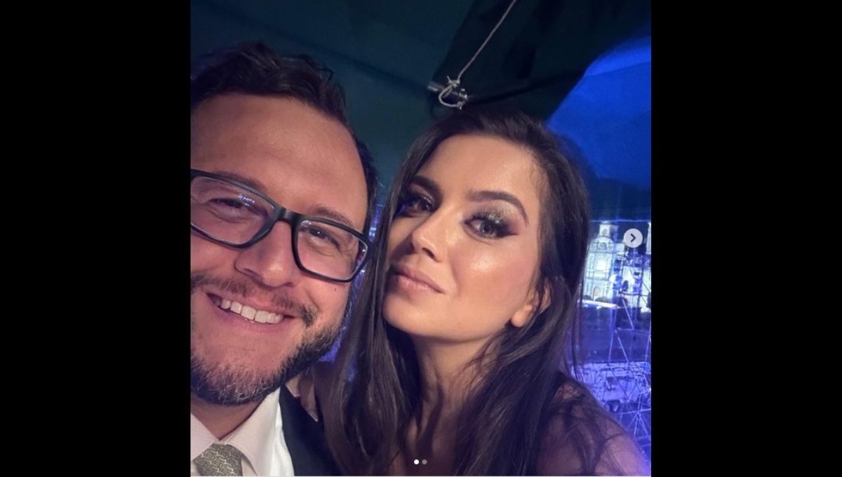 Carolyn Adams, compartió un par de fotos en Instagram, durante los festejos patrios en el Zócalo de la Ciudad de México, junto a su esposo, José Ramón López Beltrán