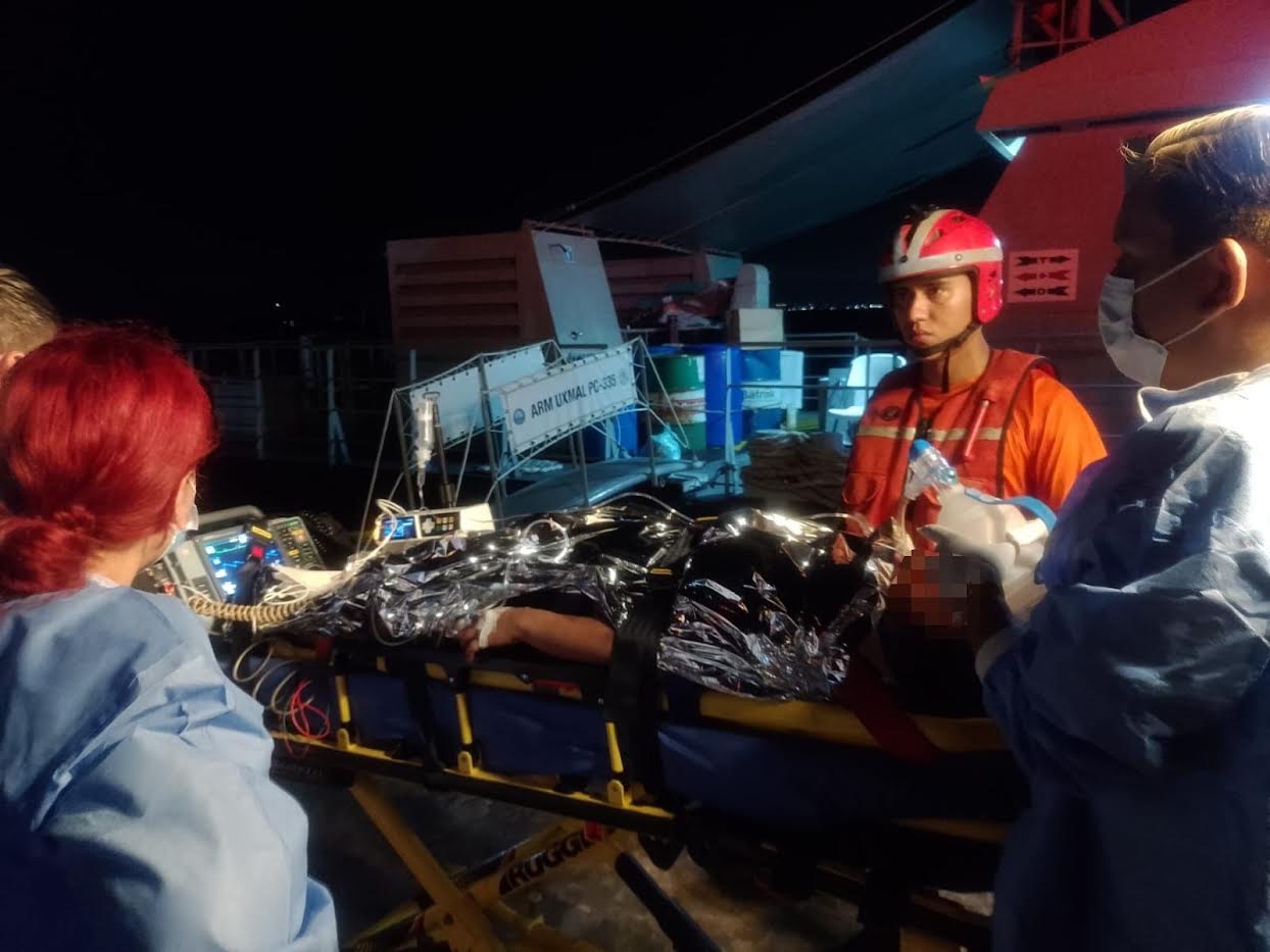 El equipo de rescate de la Semar de la Novena Región Naval brindó apoyó al Hospital Comunitario de Isla Mujeres