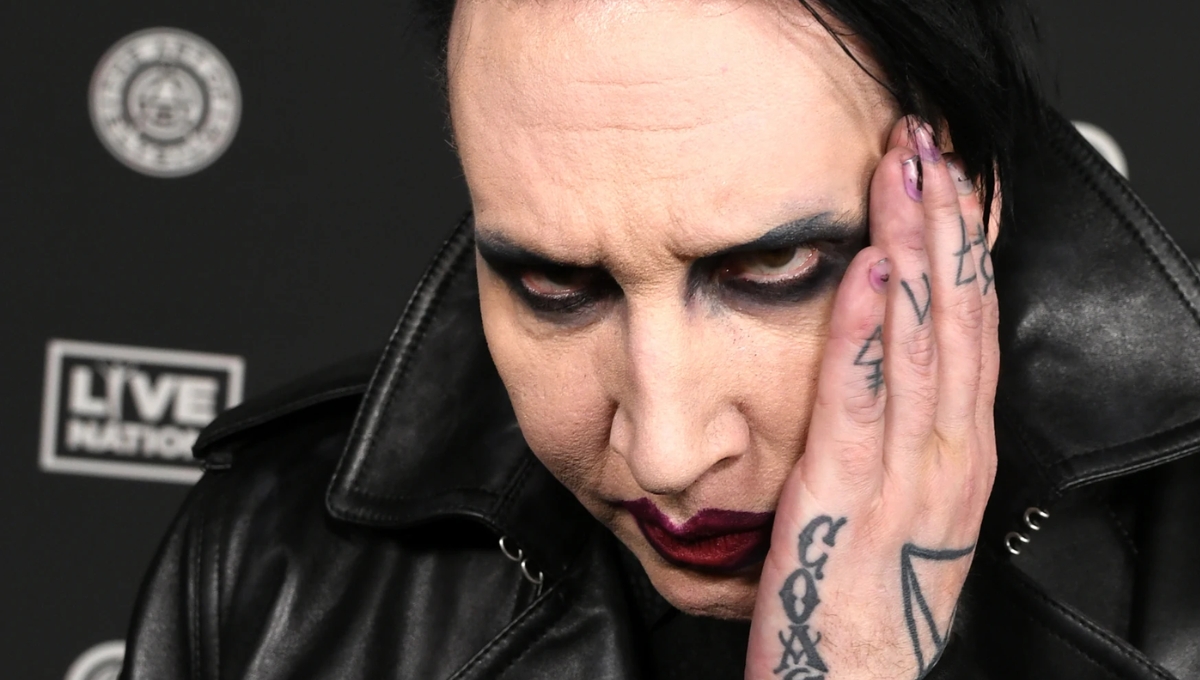 Dictan sentencia a Marilyn Manson por sonarse la nariz sobre una mujer ¿irá a prisión?