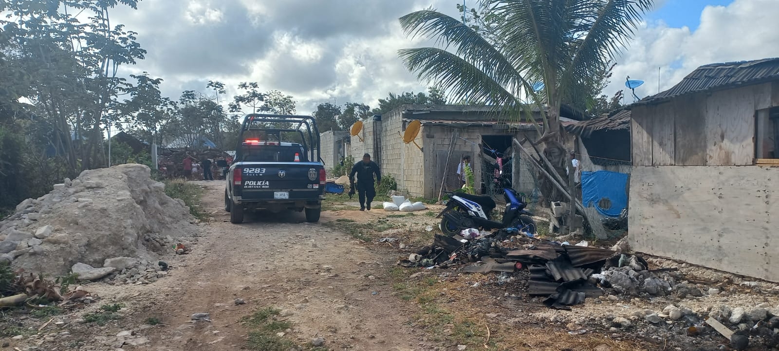 Asesinan a balazos a un hombre en una colonia irregular de Tulum