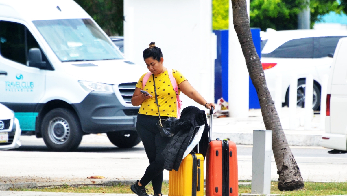 Turistas pierden vuelos en el aeropuerto de Cancún...¿Por distraídos?