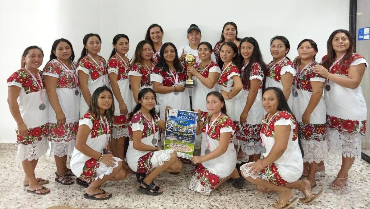 Diablillas de Hondzonot ganan el Torneo Intercultural de Pelota Suave en Monterrey