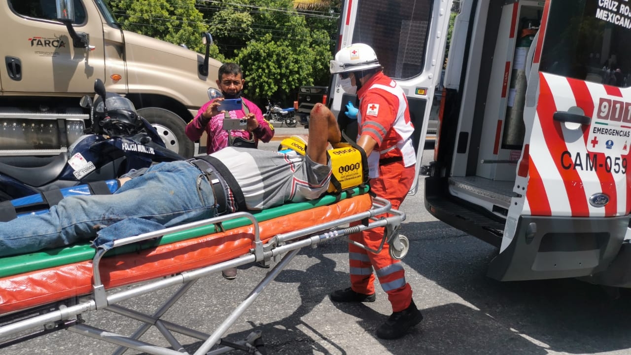 Ciudad del Carmen: Conductor manda al hospital a un abuelito tras atropellarlo en su bicicleta