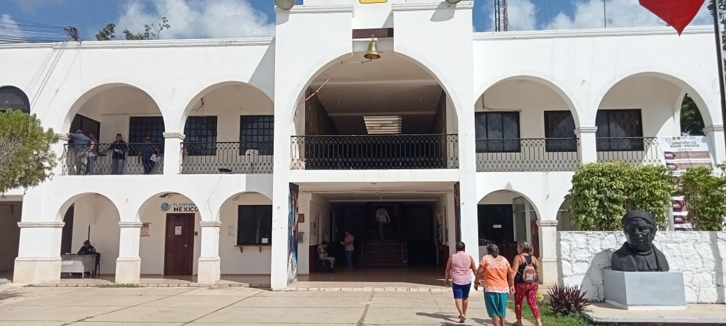 Ayer una comisión de agricultores acudió al palacio municipal, ya que temen que lo pactado no se cumpla