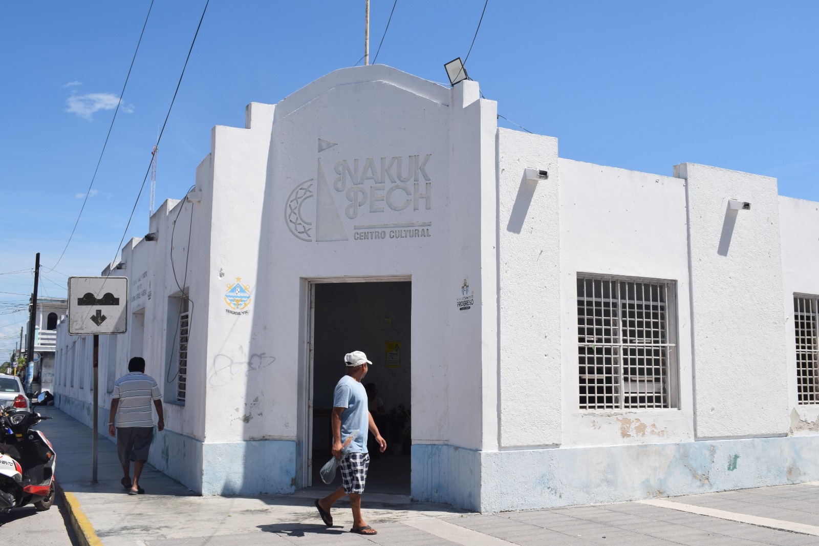 El ladrón rompió una ventana para poder entrar al inmueble