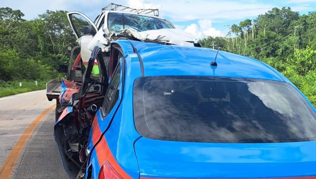 Taxista de Chunhuhub choca de frente contra un auto en la vía José María Morelos-Polyuc