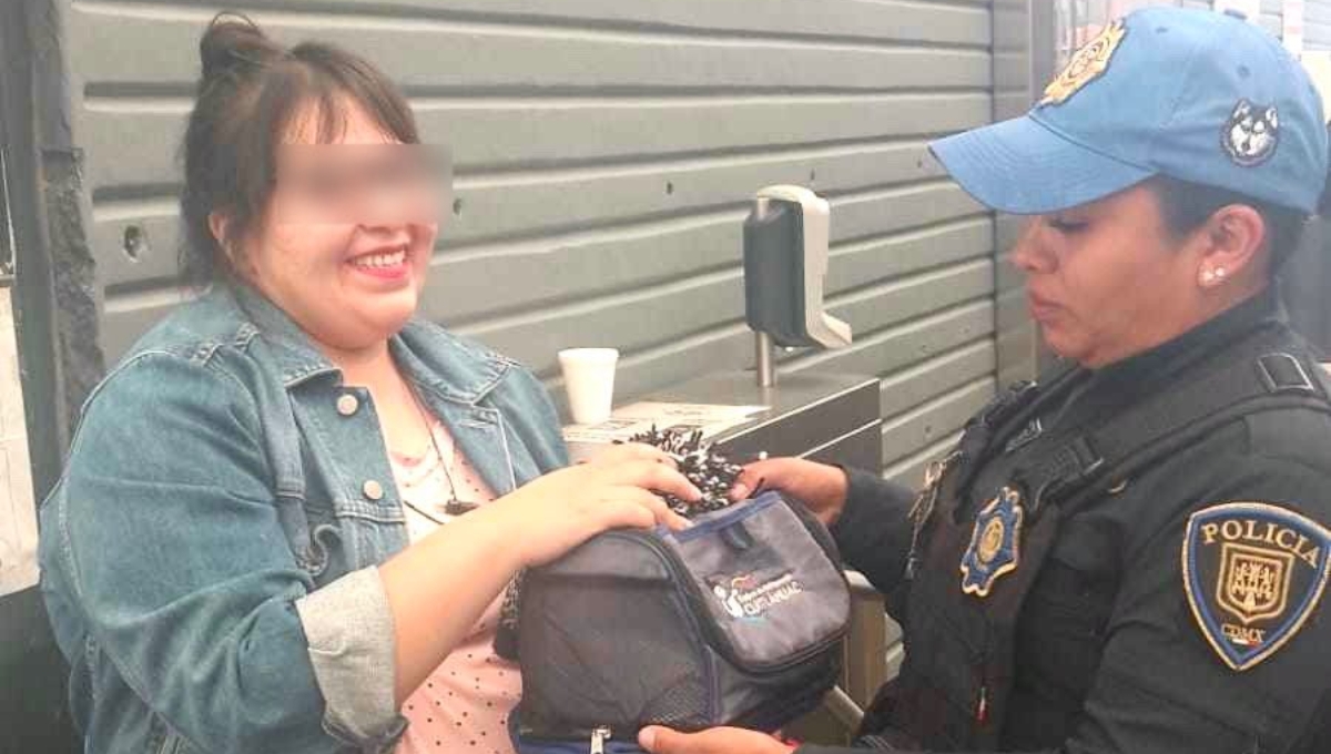 Policía de CDMX recupera el 'lunch' de una mujer luego de perderlo en el Metrobús