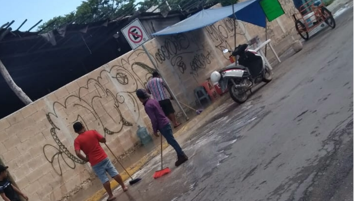 Ayuntamiento de Tulum exige a vendedores ambulantes a limpiar las banquetas