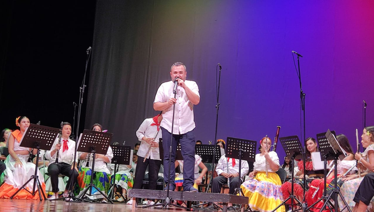 Banda sinfónica de Antioquia, Colombia, conquista a Playa del Carmen