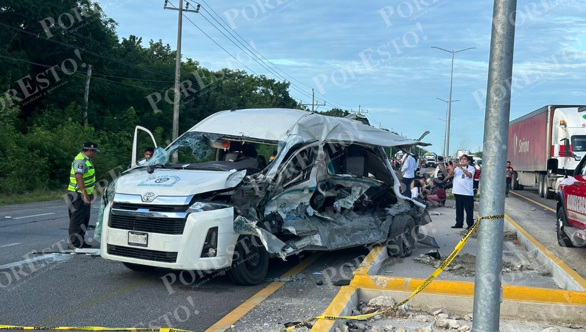 Carambola de tres vehículos en Playa del Carmen deja seis personas muertas