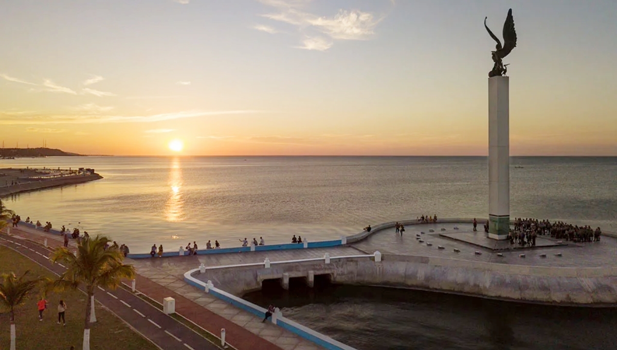 Desde el malecón de Campeche se pueden ver los mejores atardeceres