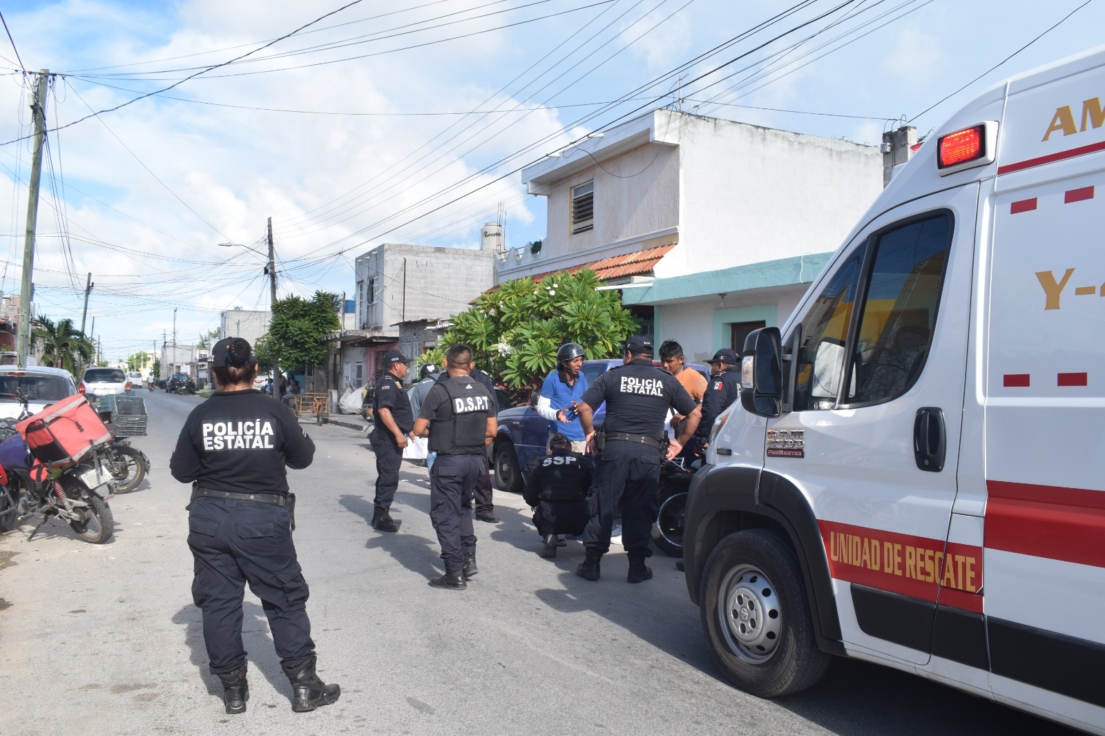 Abuelito resulta herido tras chocar en su moto en Progreso