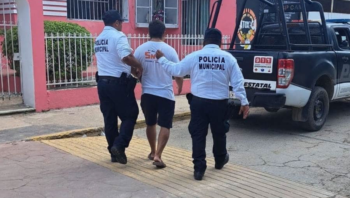 Detienen a un hombre por fotografiar debajo de la falda a una mujer en Calkiní