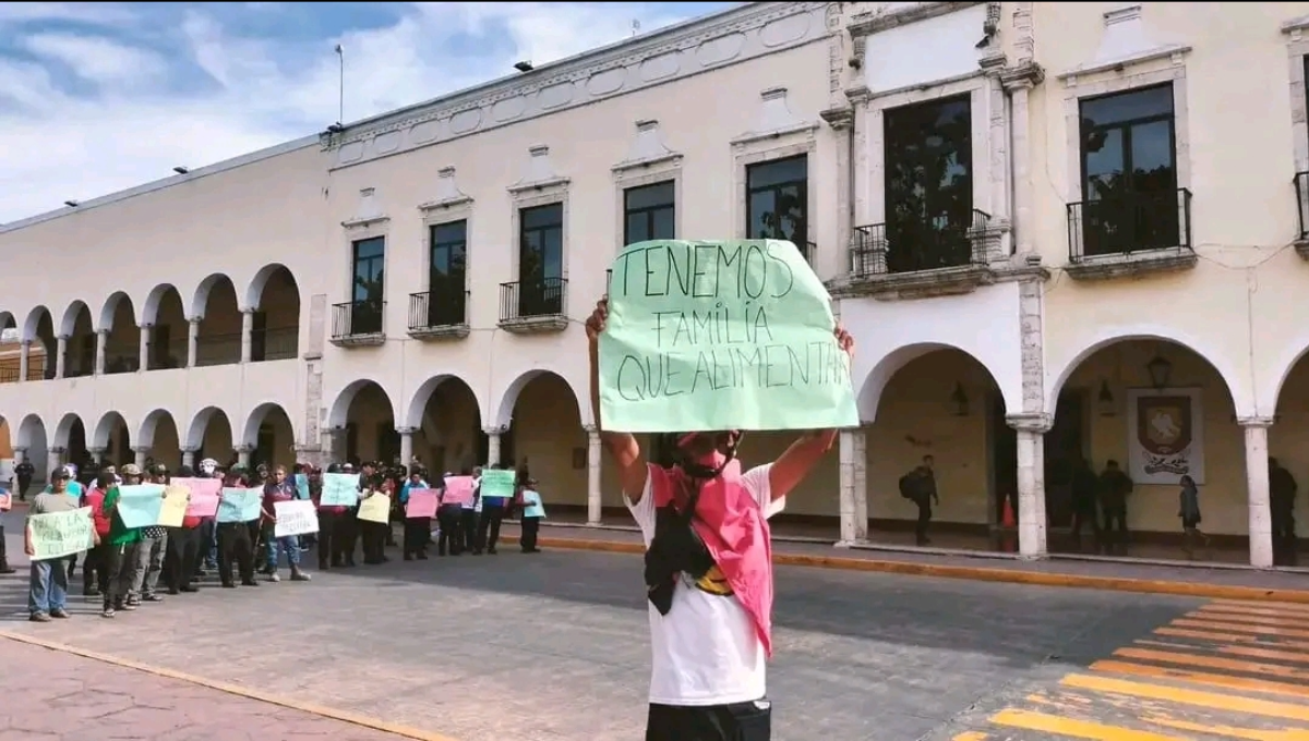 Trabajadores realizan protesta para que el Alcalde de Valladolid deje operar a una gasolinera